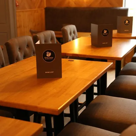 ホテル The White Swan *