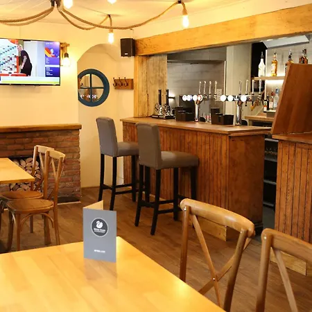 ホテル The White Swan