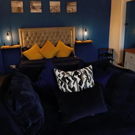 The White Swan מלון הנממבי